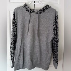 Gray Leopard Print Hoodie - Size L. EUC
